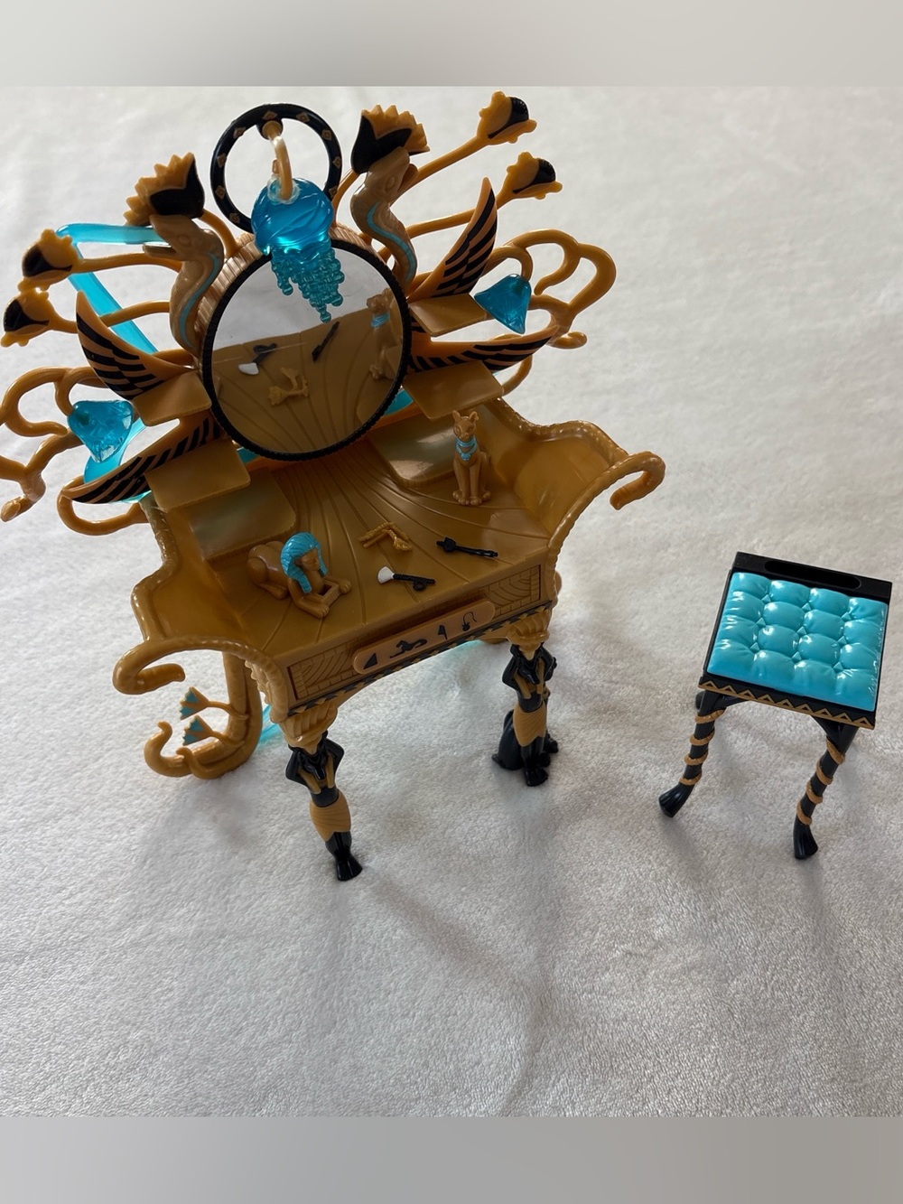 2011 Mattel Monster High Cleo de Nile Vanity Playset INCOMPLETE